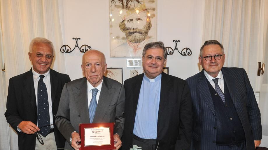 "Simbolo di milanesità". Premiato Confalonieri