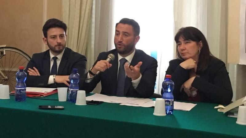 Cancelleri: "Son tornati i turisti". Ma è la nave per la quarantena dei migranti