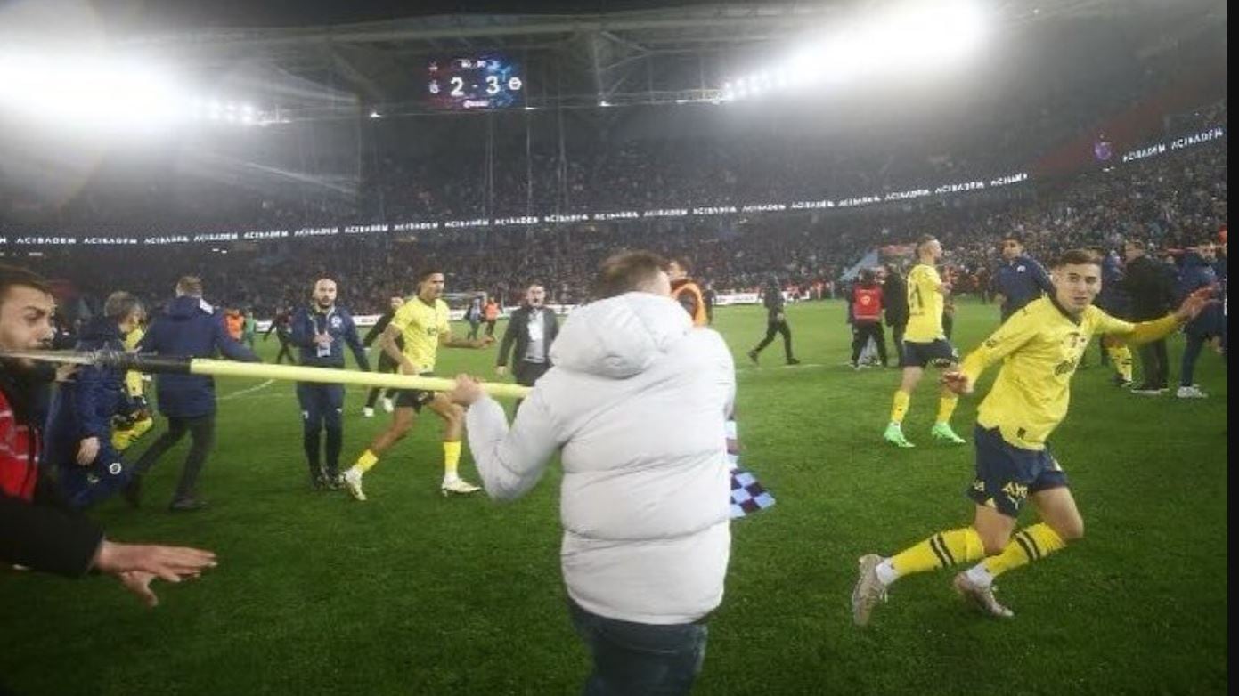 Sul campo si scatena l'inferno: violenza dopo Trabzonspor-Fenerbahce