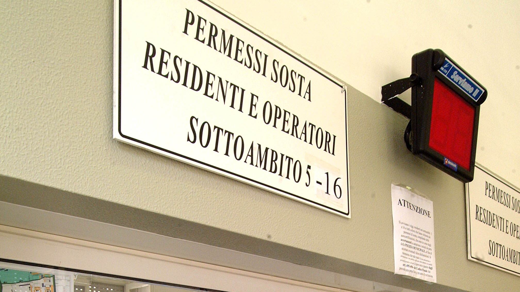 Permessi di soggiorno "facili": arrestato ex vice prefetto di Savona