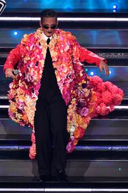 A Sanremo Fiorello fa il trasformista 2