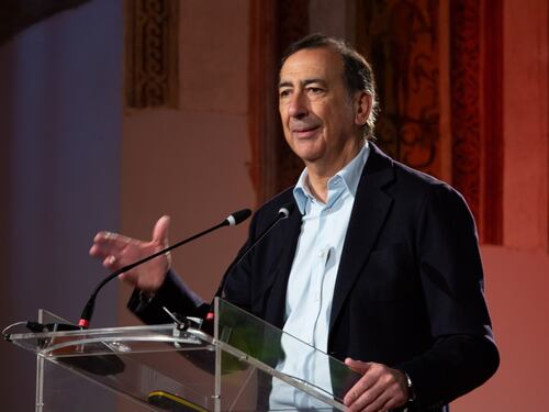Primi contagi a Milano. Ma il sindaco tira dritto: "La città non si ferma"