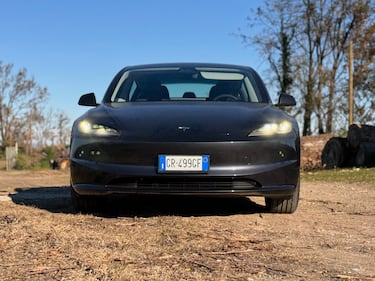 Tesla Model 3 Highland 2024: guarda la gallery  8