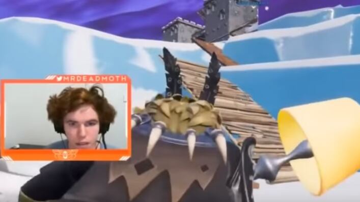 Picchia la moglie incinta in diretta streaming: gamer 26enne arrestato