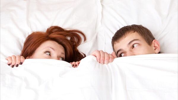 A letto con le mutande? Gli esperti spiegano perché state sbagliando