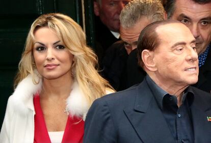 Berlusconi a Napoli: visita nel centro storico 6