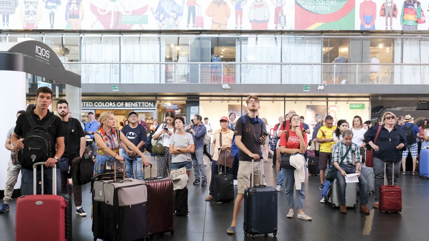 Roma Termini, picchia donna e aggredisce agenti della Polfer: in manette 22enne bengalese