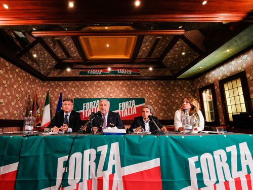 Tajani carica Forza Italia "Berlusconi sarà rieletto"