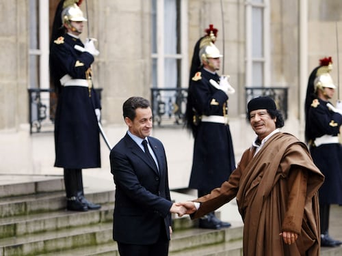 Francia, Sarkozy in stato di fermo per finanziamento illecito dalla Libia