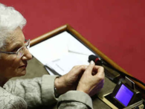 Il ddl in Parlamento: "Via il voto di fiducia per i senatori a vita"