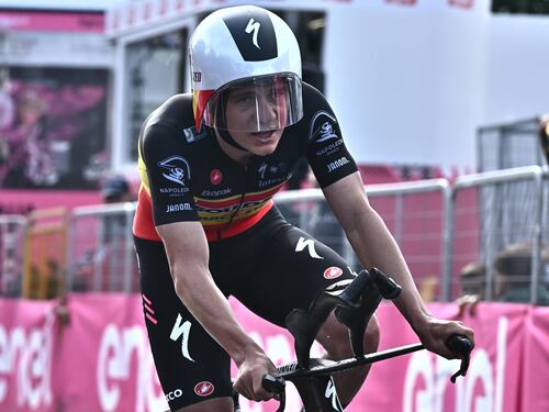 Evenepoel, la "fuga" dal Giro. E il ciclismo ostaggio del Covid