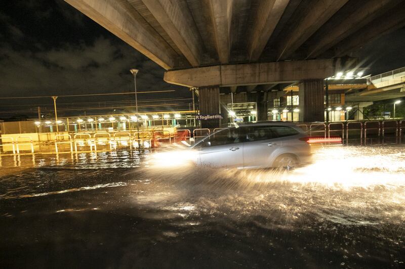 Roma in tilt per la grandine, strade inondate da acqua e ghiaccio 12