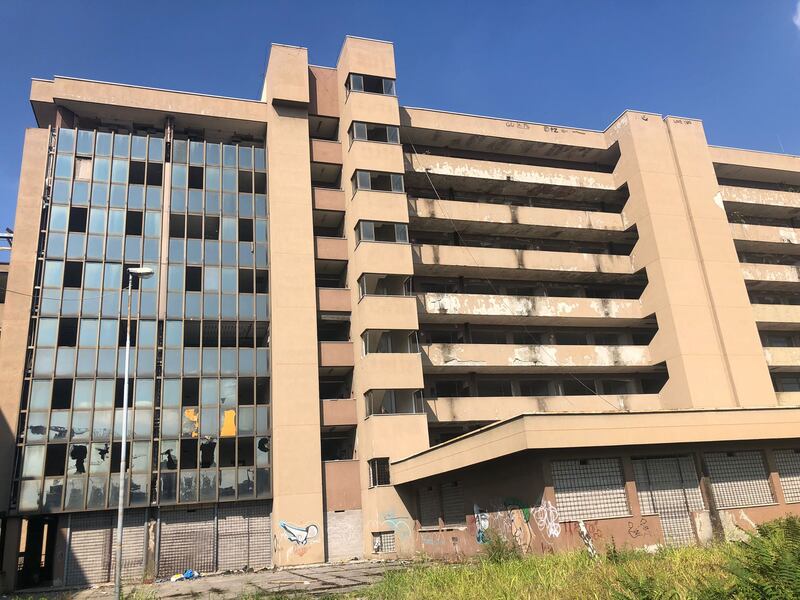 Degrado nei palazzi di via Medici del vascello a Milano 7