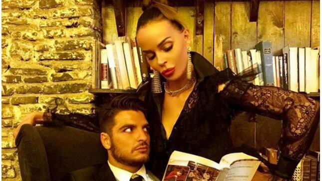 Favoloso replica a Corona: "Sei il solito opportunista"