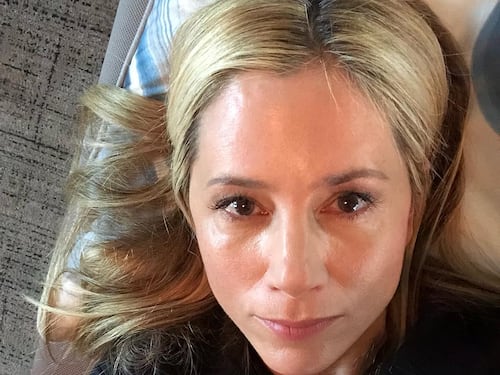 Mira Sorvino rivela: "Sono stata stuprata al primo appuntamento"
