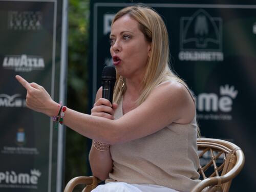 "Lavori forzati?". E la Meloni mette a tacere Conte