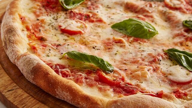 Allarme bambini obesi. Così la Gran Bretagna "restringe" pizze e torte