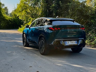 Peugeot E-3008: la gallery del nuovo SUV Fastback elettrico francese 3