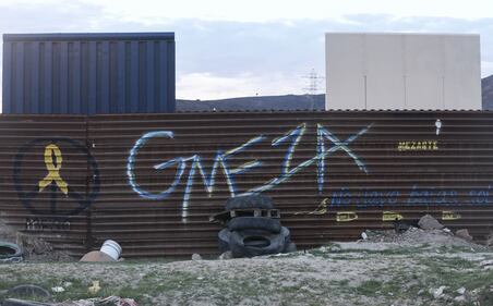 I prototipi del muro anti migranti con il Messico 9
