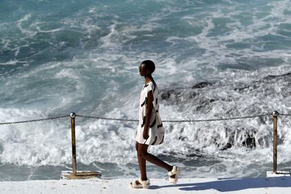 In Australia le modelle sfilano in riva al mare 12