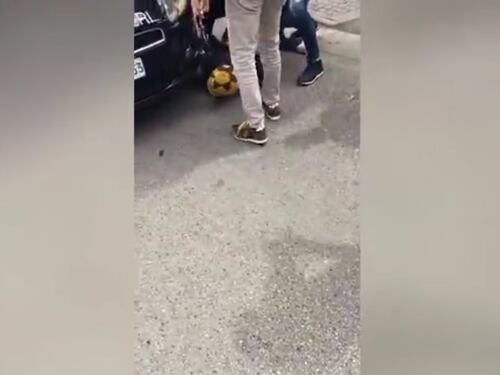 La furia del nigeriano in strada: pietre contro i passanti, poi le coltellate al militare
