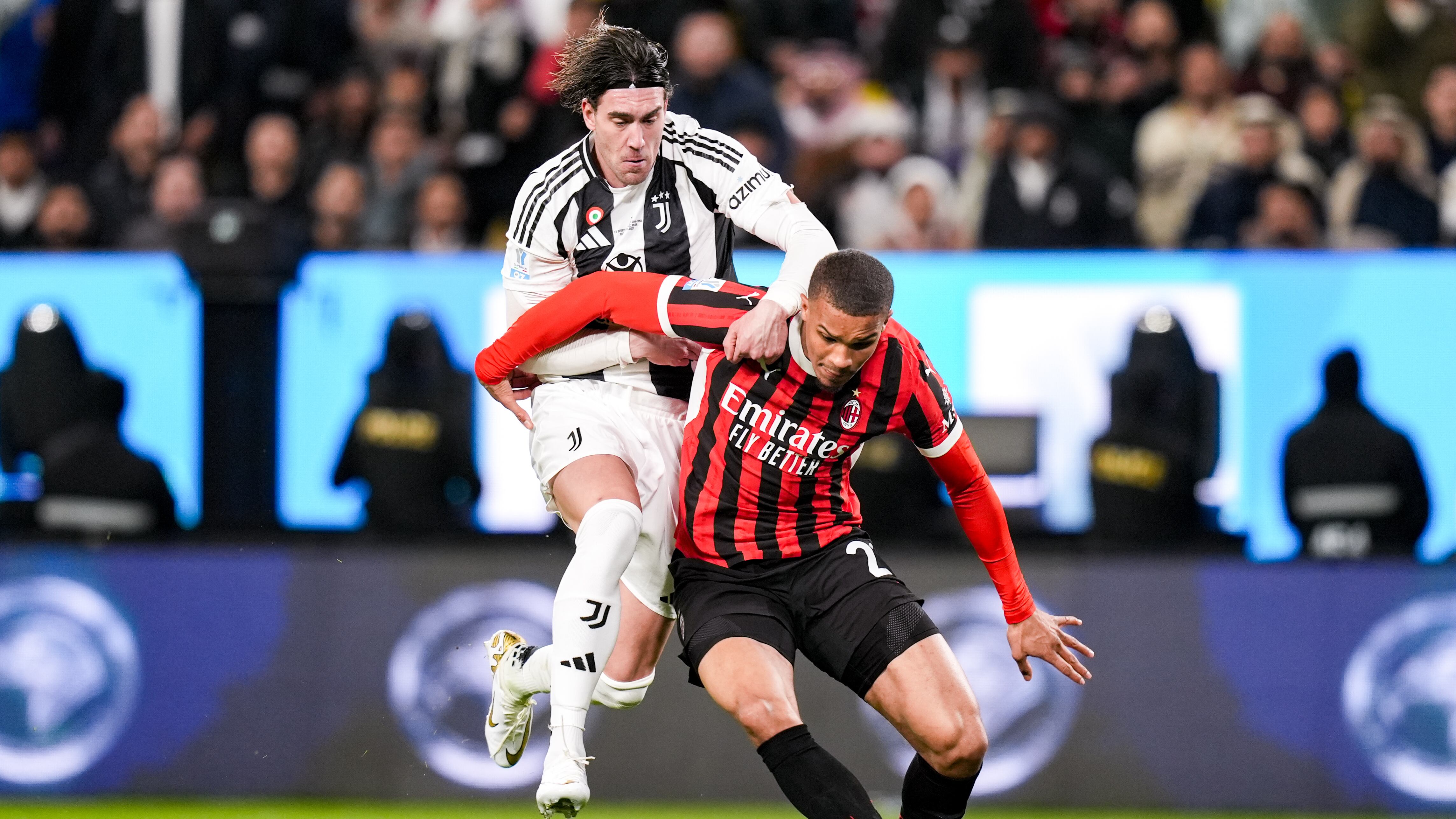 Il Milan va in tournée e lascia in Inghilterra l'esubero d'oro Thiaw