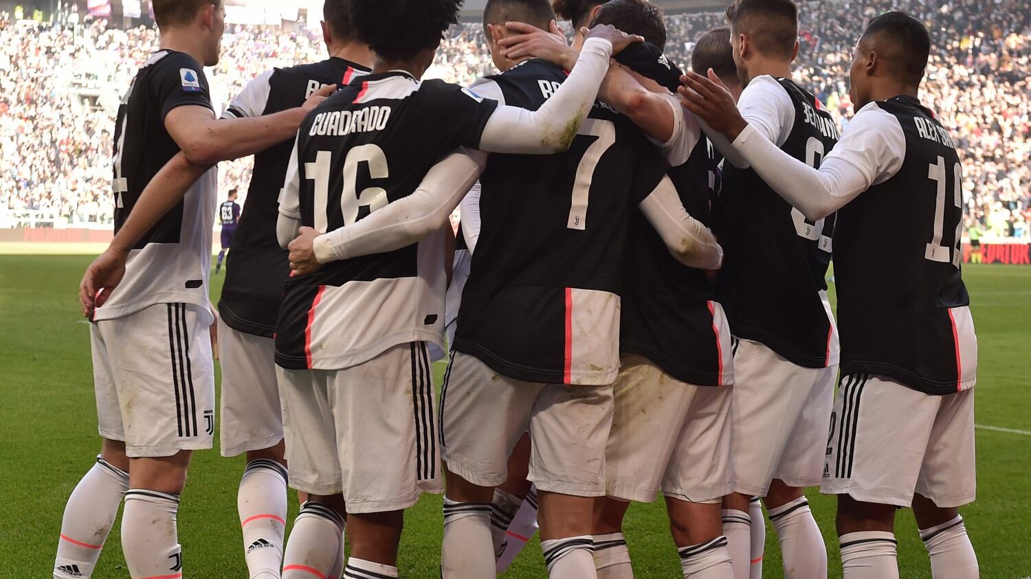 La Juventus batte 3-0 la Fiorentina. Commisso al veleno: "Gara decisa dall'arbitro"