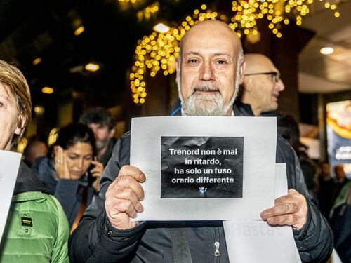 Milano, arriva la protesta dei pendolari: "#Adesso basta disservizi, cancellazioni e poca sicurezza"