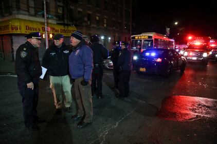 New York, brucia un intero palazzo nel Bronx 7