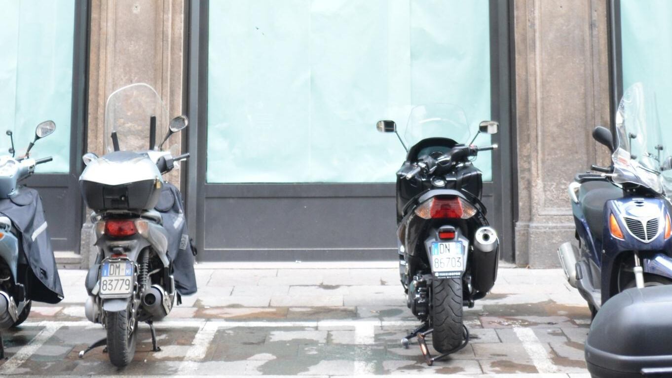Duomo, nelle vetrine di Banca Ponti nasce il Turista-point