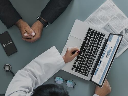 Disturbi alla tiroide: sintomi comuni e come prevenirli