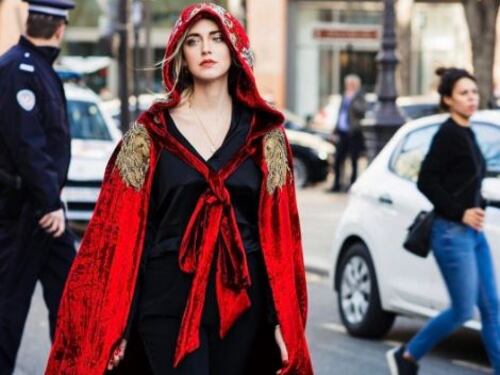 Chiara Ferragni alla Fashion Week di Parigi osa con il look
