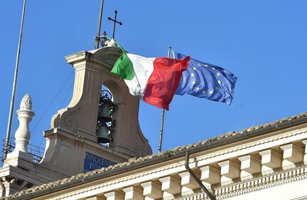 Si strappa il tricolore sul Quirinale 6