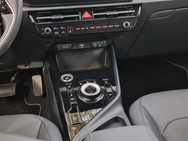 Kia Niro EV 2024: guarda la gallery del crossover elettrico. Tanta autonomia e spazio a bordo 17