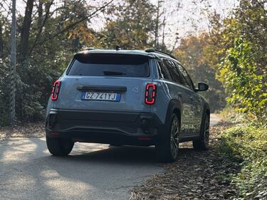 Renault 4 E-Tech: guarda la gallery della nuova proposta francese per la città 16