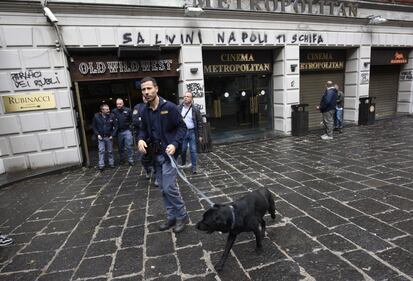 Scritte contro Salvini a Napoli 1