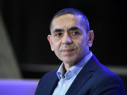 "Varianti, servirà un nuovo vaccino"