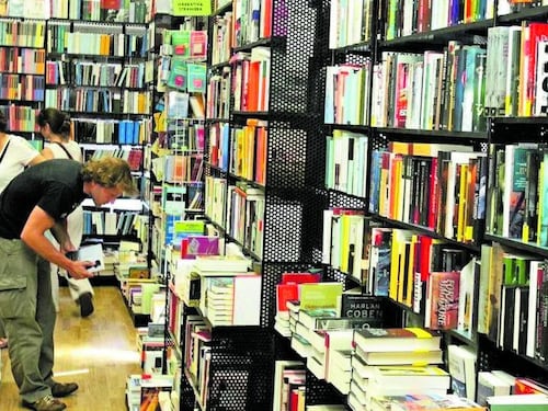 Sale la spesa per la cultura: 108 euro al mese a famiglia