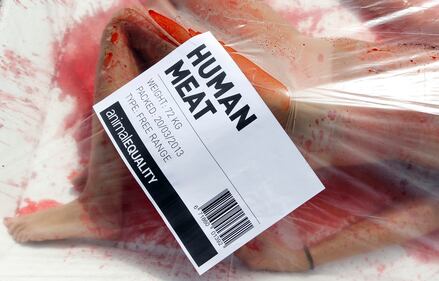 "Human meat": protesta vegana 7