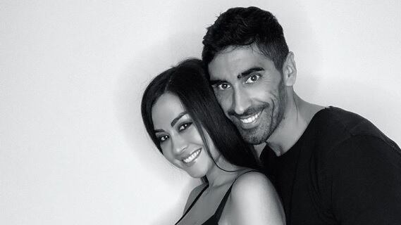 Giorgia Palmas mostra l'abito da sposa. Ma il matrimonio è rimandato