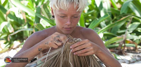 Isola dei Famosi: le Donatella e Cecilia cambiano spiaggia 20