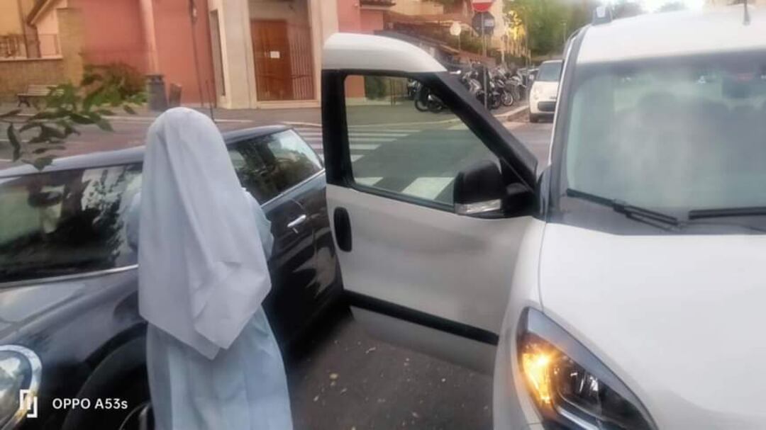 Investita da un pulmino a Roma: "Erano suore, sono scappate"