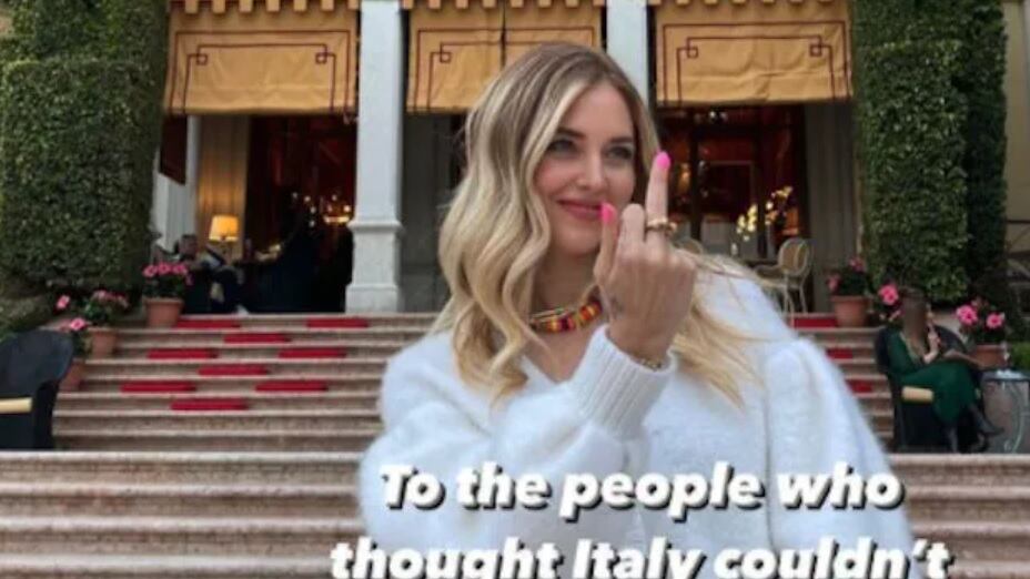 "A chi diceva: 'L'Italia dei Maneskin non vince'". E la Ferragni mostra il dito medio
