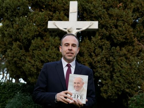'Life', l’autobiografia di Papa Francesco diventerà un film
