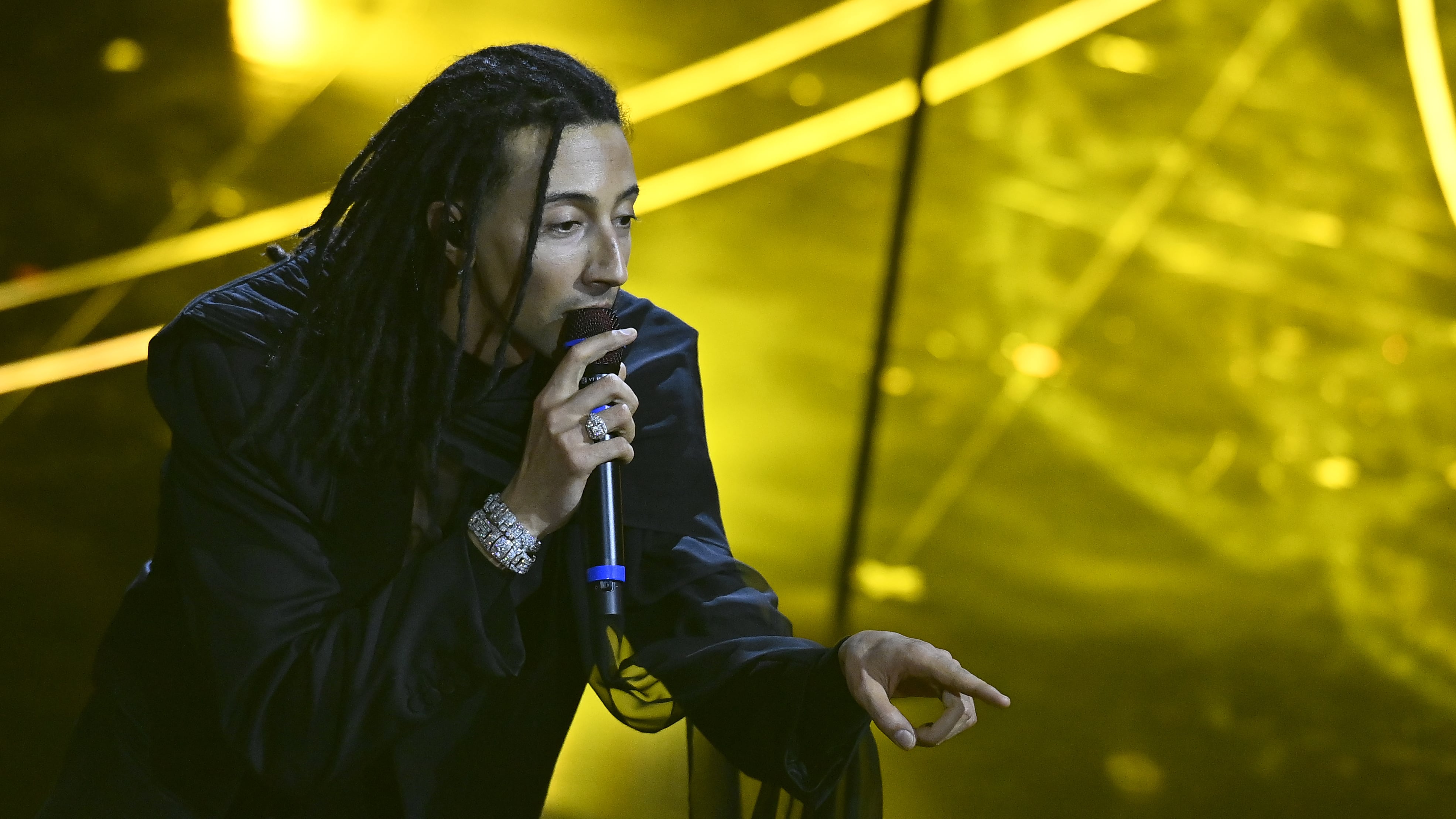 "Non farò come la Rai". Un'altra polemica di Ghali: la stoccata nella nuova canzone