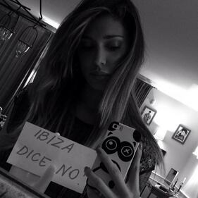 Belen si butta sul sociale tra famiglia e scatti hot 1