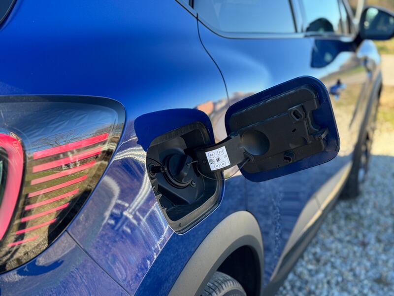 Renault Captur 1.8 E-Tech: guarda tutte le foto 10