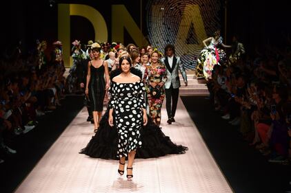 Monica Bellucci e le star in passerella per Dolce & Gabbana 1