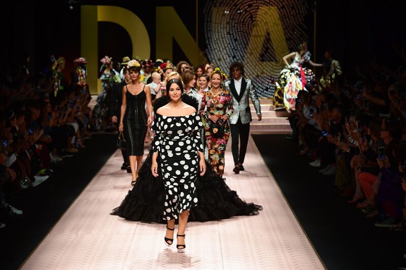 Monica Bellucci e le star in passerella per Dolce & Gabbana 1