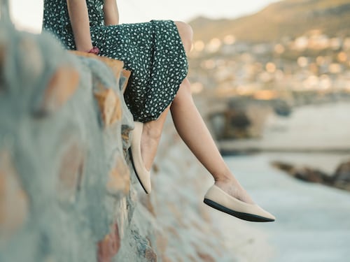 Ballerine, come abbinarle d'estate: tot look che amerai anche a 50 anni